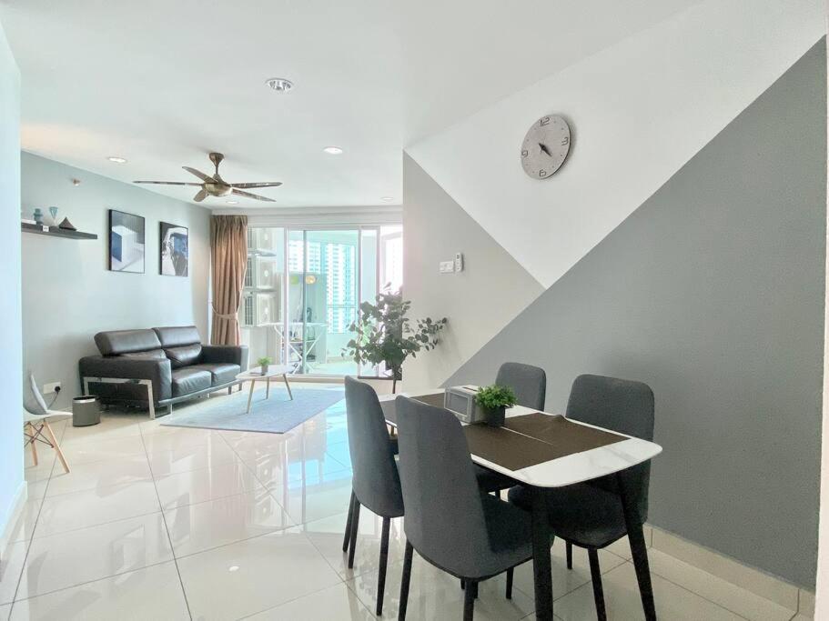 Mansion One Suites - Seaview Modern 2 Bedroom Suites George Town Dış mekan fotoğraf