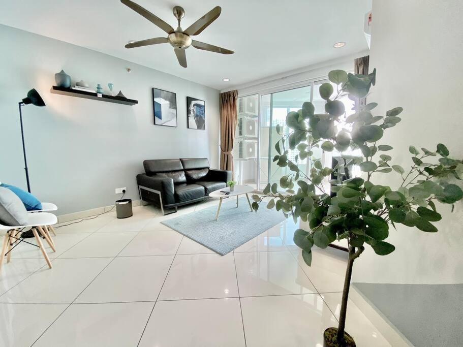 Mansion One Suites - Seaview Modern 2 Bedroom Suites George Town Dış mekan fotoğraf