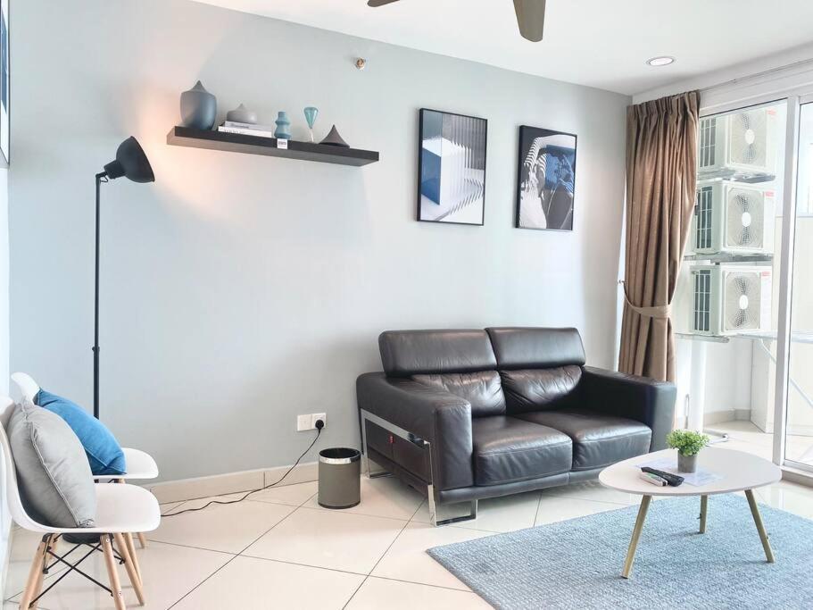 Mansion One Suites - Seaview Modern 2 Bedroom Suites George Town Dış mekan fotoğraf